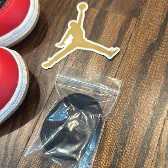 Air Jordan 1 Mid SE (GS) ‘Christmas’ Size 7 - Picture 10 of 11